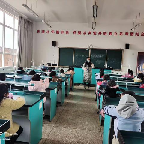 “小拼音——我的良师”“小字典——我的益友”记乐竜明德小学低年级语文知识竞赛