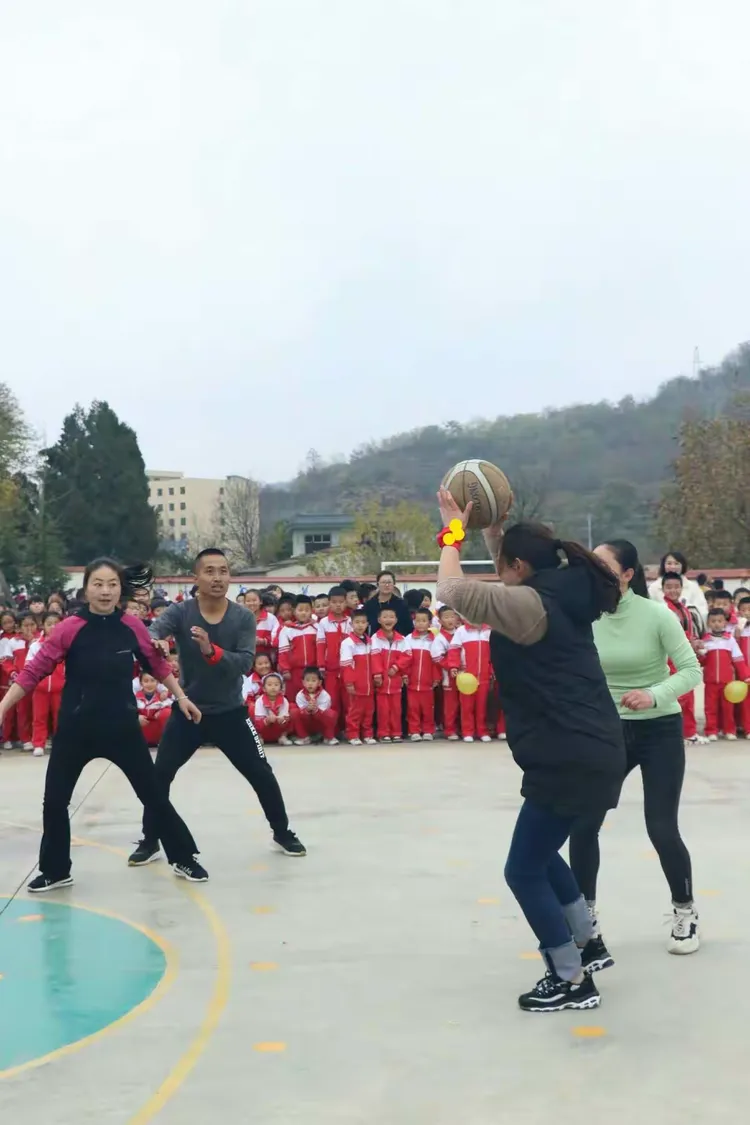 成县河东小学第五届秋季运动会