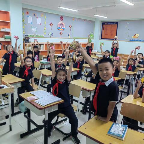 开学返校在一起，开开心心多欢喜！