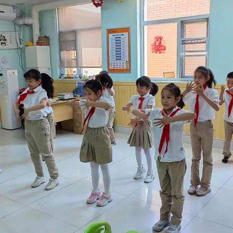 集体排练课本剧，生活学习好有趣！