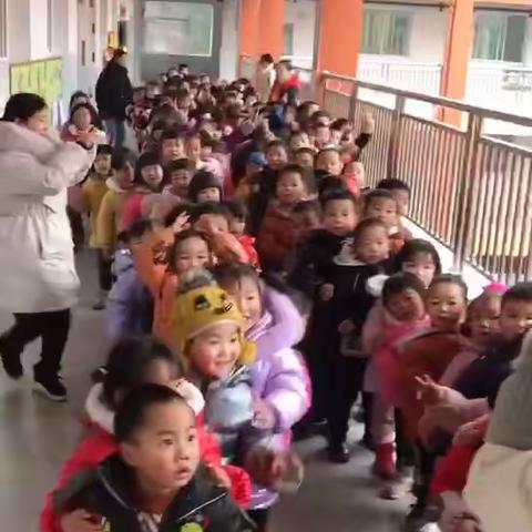 叙永县观兴镇中心幼儿园牛气冲天迎新年