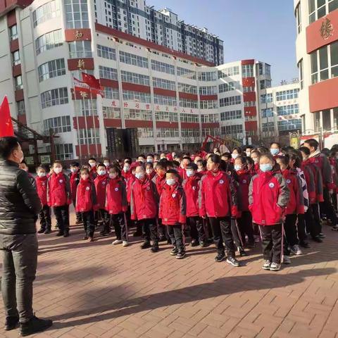 同在蓝天下 共爱一个家——滦州市中山实验学校进社区卫生清扫、环保宣传志愿服务活动