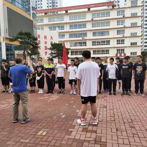 志愿活动，团员先行——记滦州市中山实验学校八年级男团员志愿者社会实践活动