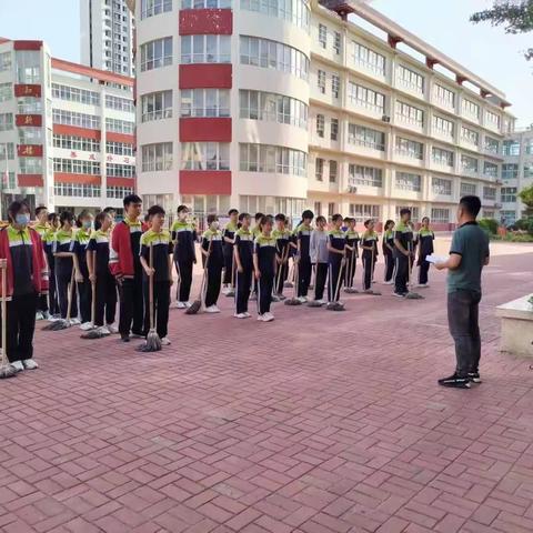 志愿活动，团员先行——记滦州市中山实验学校八年级团员志愿者服务活动