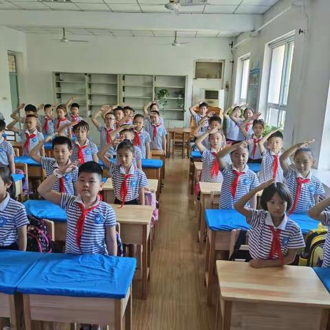 西雅小学三年级四班祝全体教师，节日快乐！