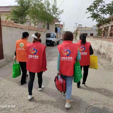 颐享.宝丰居家养老服务站开展"感恩母亲节、爱在行动"为主题的入户走访活动