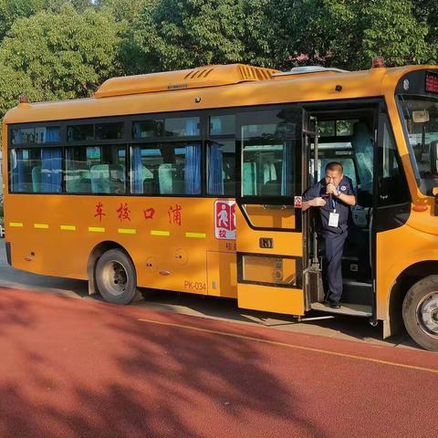 安全乘车   伴我同行——浦口区乌江小学校车应急疏散演练