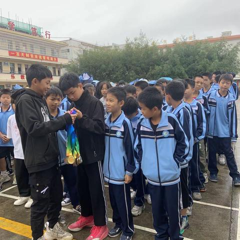 七二班校运会图片集