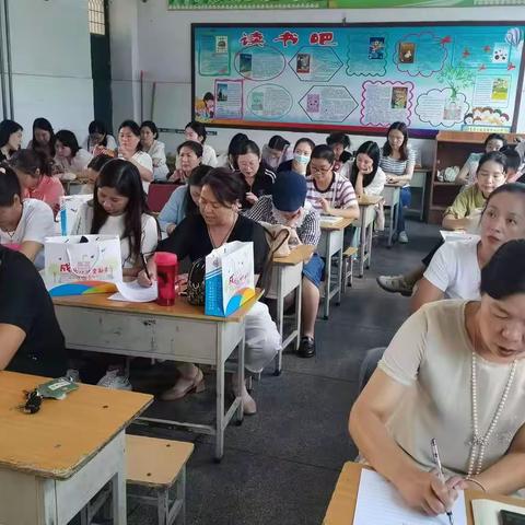 撸起袖子加油干，不负时光，不留遗憾！----城关镇中心小学新课标培训