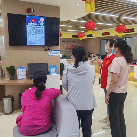 榆山社工站开展“终身学急救 救护伴我行”主题宣传活动