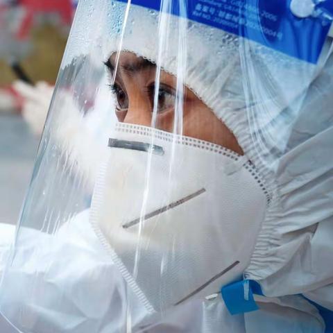 白衣执甲，为疫而行