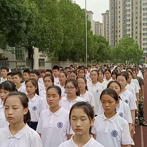 舞动青春 畅享生活——初一新生的军训小记