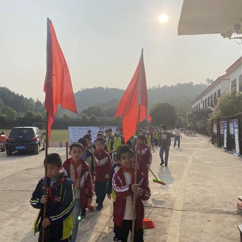 青春践行党精神  •  学习雷锋争先锋。——龙南市临塘学校开展践行雷锋精神主题活动