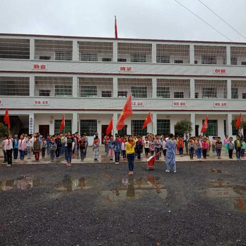 石丘小学六一活动之一：少先队入队仪式