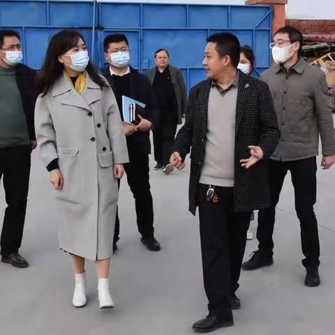尧都区委组织部副部长韩亚丽在贾得乡华尧重工调研人才工作