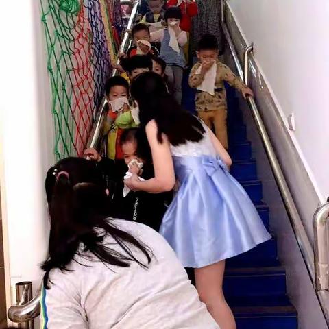 天才宝贝幼稚园安全教育之——消防演习