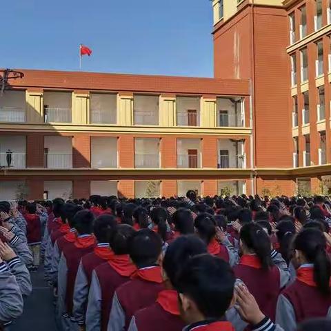 少先队展翅翱长空，红领巾向党筑新梦——蒙城县致远高新学校升旗暨少先队入队仪式