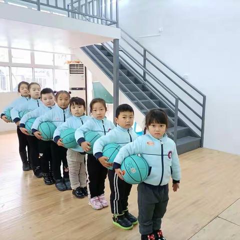 新生街幼儿园2020秋季学期中二班期末学习概况汇报