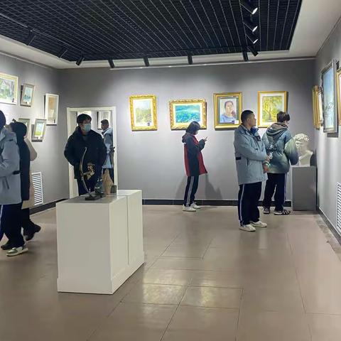 校园赏灯游园会，艺术展馆氛围浓