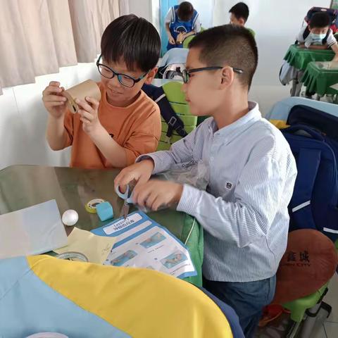 5.31金龙湖小学二年级STEM主题课程《神秘的月海》剪影