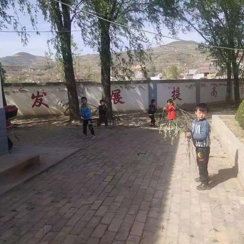 卫生打扫齐上阵，美化校园我参与——记治平镇后沟小学卫生大扫除活动