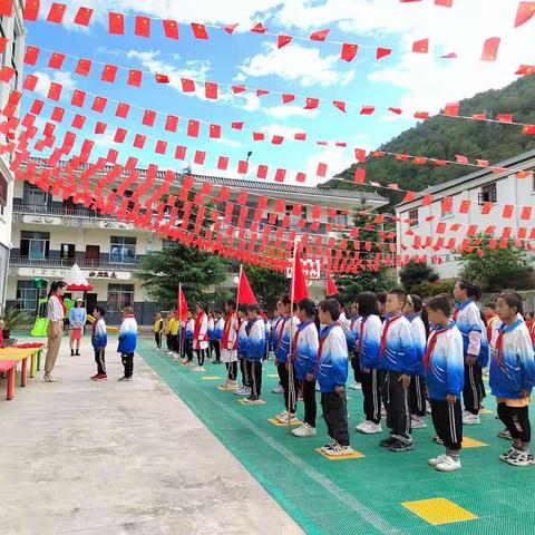 云南省维西县叶枝梓里小学开展了“喜迎二十大 争做好队员”六一系列活动