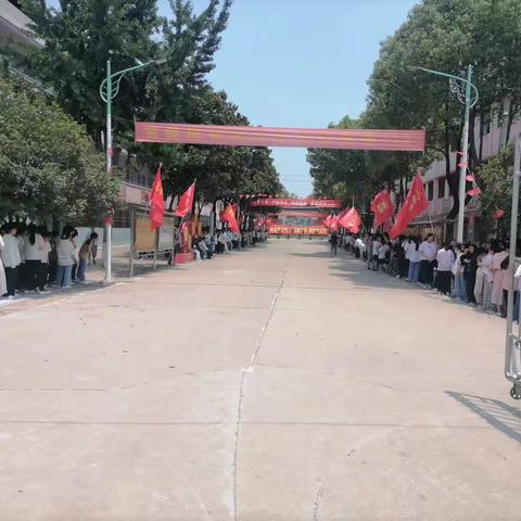 情深意重   学弟学妹为中考壮行   热血沸腾   激情六月因梦想驰骋