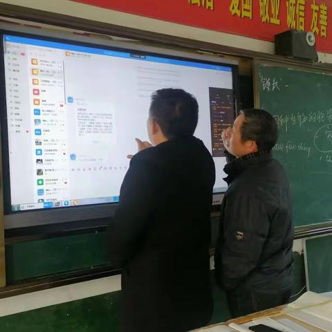 线上线下  师生协力攻坚克难     冷风萧瑟  领导慰问情暖校园