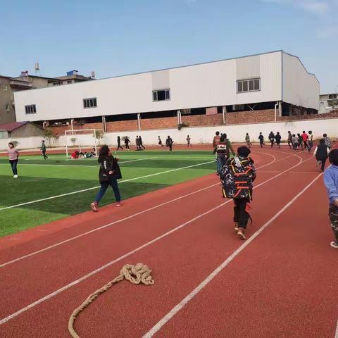 古县渡镇古北小学体育课第十课