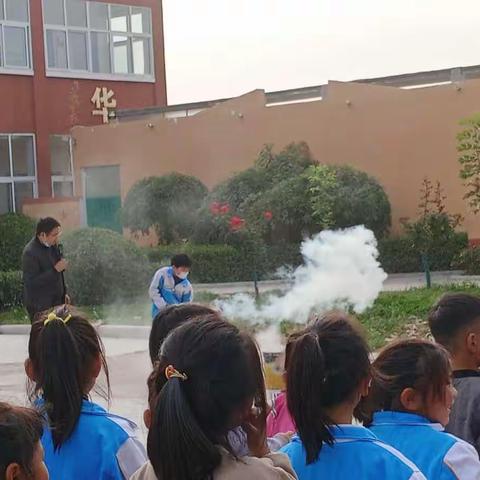 潭龙街道大潭小学地震、消防演练