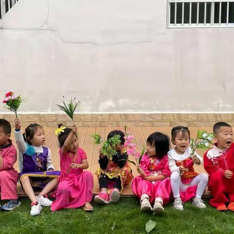 澳鑫萌娃泼洒吉祥，悠悠傣韵水漾童年——芒市澳鑫幼儿园小四班泼水节活动