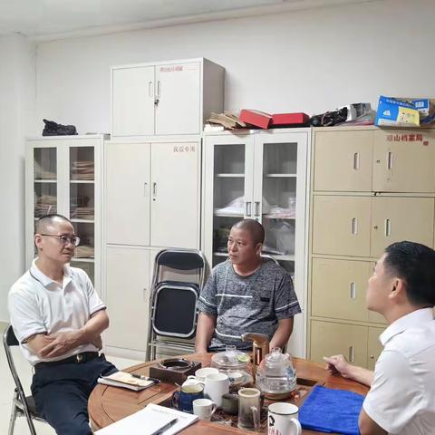 凤翔街道石塔村委会梳理调解辖区信访群众征地事宜