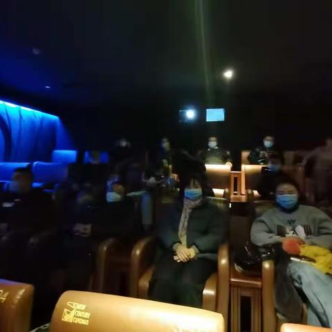 机关工会组织开展“幸福1+1”观影活动