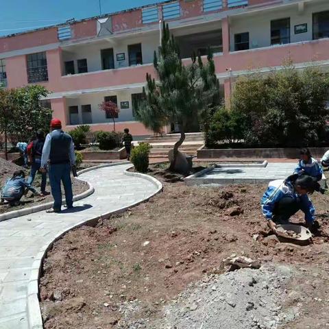 玉龙完小美化新篇章