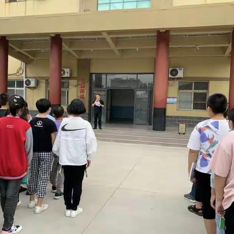 应急有方，遇险不慌——工会学校防地震应急疏散演练