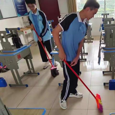 星期四教室大扫除