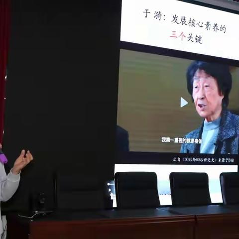 卓资县北京朝阳学校小学部召开“教学与教研的关系”校本培训活动