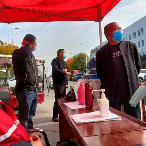 九龙镇办事处领导莅临八里湾村疫情防控点指导疫情防控防范工作