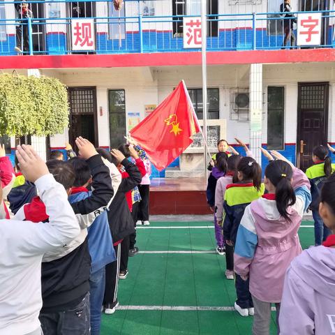 边村小学“榜样引领我前行，争做新时代好队员”主题升旗仪式