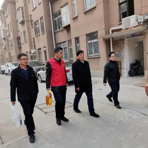 【桃花山西区社区】凛冬透寒意，慰问暖人心。“双报到”单位慰问进社区