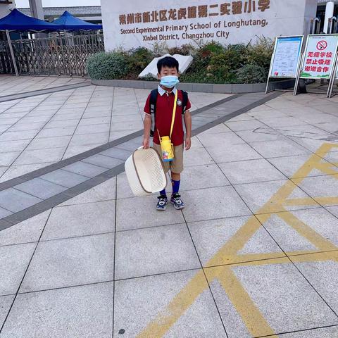【我长大了】许家乐 一(3)班 成长路上，是时候，也是给你锻炼的机会。孩子，加油吧！