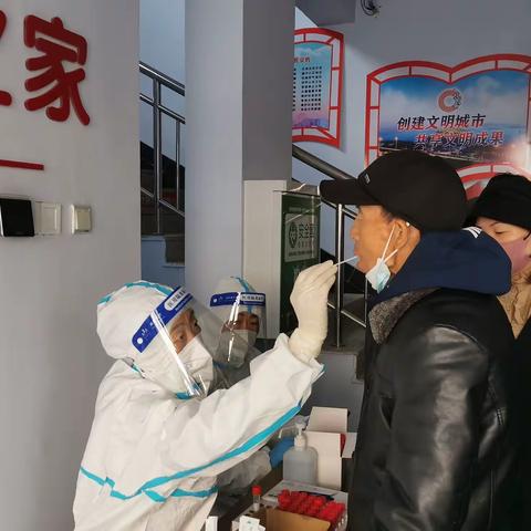 【扛红旗 当先锋】学校街社区开展常态化疫情防控工作