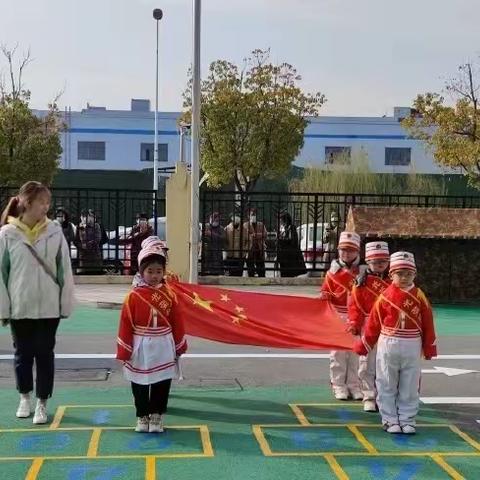 “感恩有你，温情三八”——万象路幼儿园第十四周升旗仪式