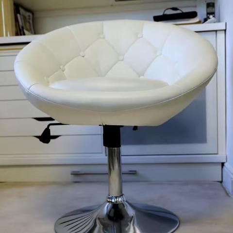 病毒横行日，救回一把椅子