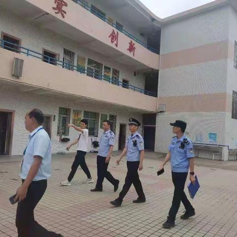 市公安局对云岭小学校园安全督查