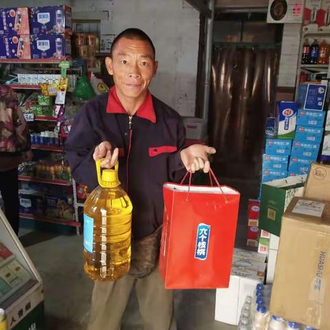 “励志超市”不走寻常路 积分兑换为贫困群众搭建励志平台