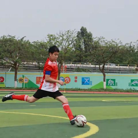 踢球吧，英俊少年