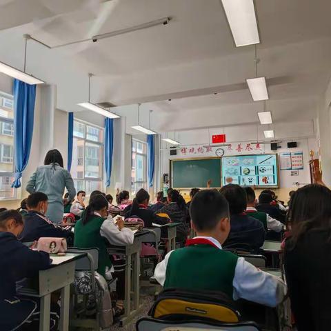 教研促成长，同课异构展风采——记云大附中西林分校小学数学组2022年4月13日教研活动