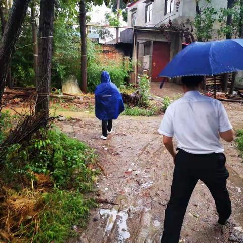 叶岗冒雨拓展业务