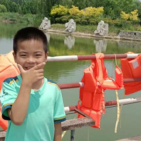 济宁市文昌阁小学三年级六班李迦勒的精彩暑假生活